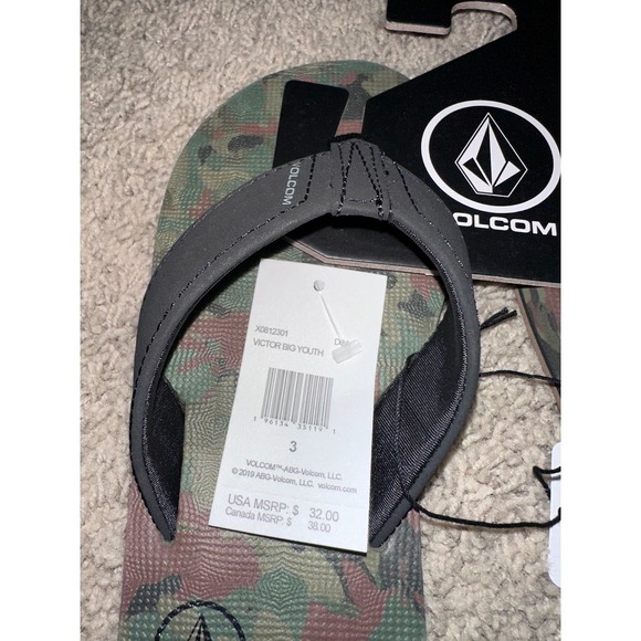 New kids Volcom Victor Camo Flip Flops Youth Size 3 Comfort Foam Sandals - Picture 2 of 5